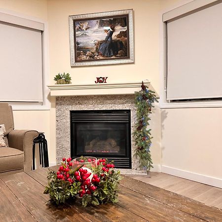 Apartamento B212 Hot Tub, Ac X3, Parking, 2 Min To Banff Gate Canmore Exterior foto