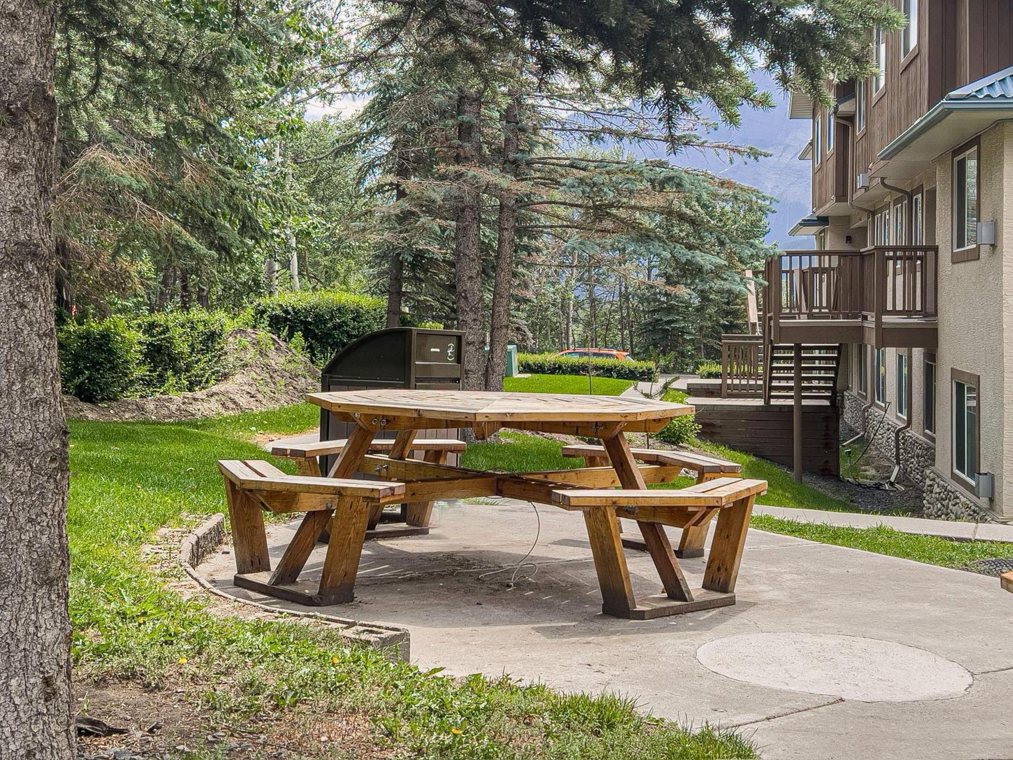 Apartamento B212 Hot Tub, Ac X3, Parking, 2 Min To Banff Gate Canmore Exterior foto