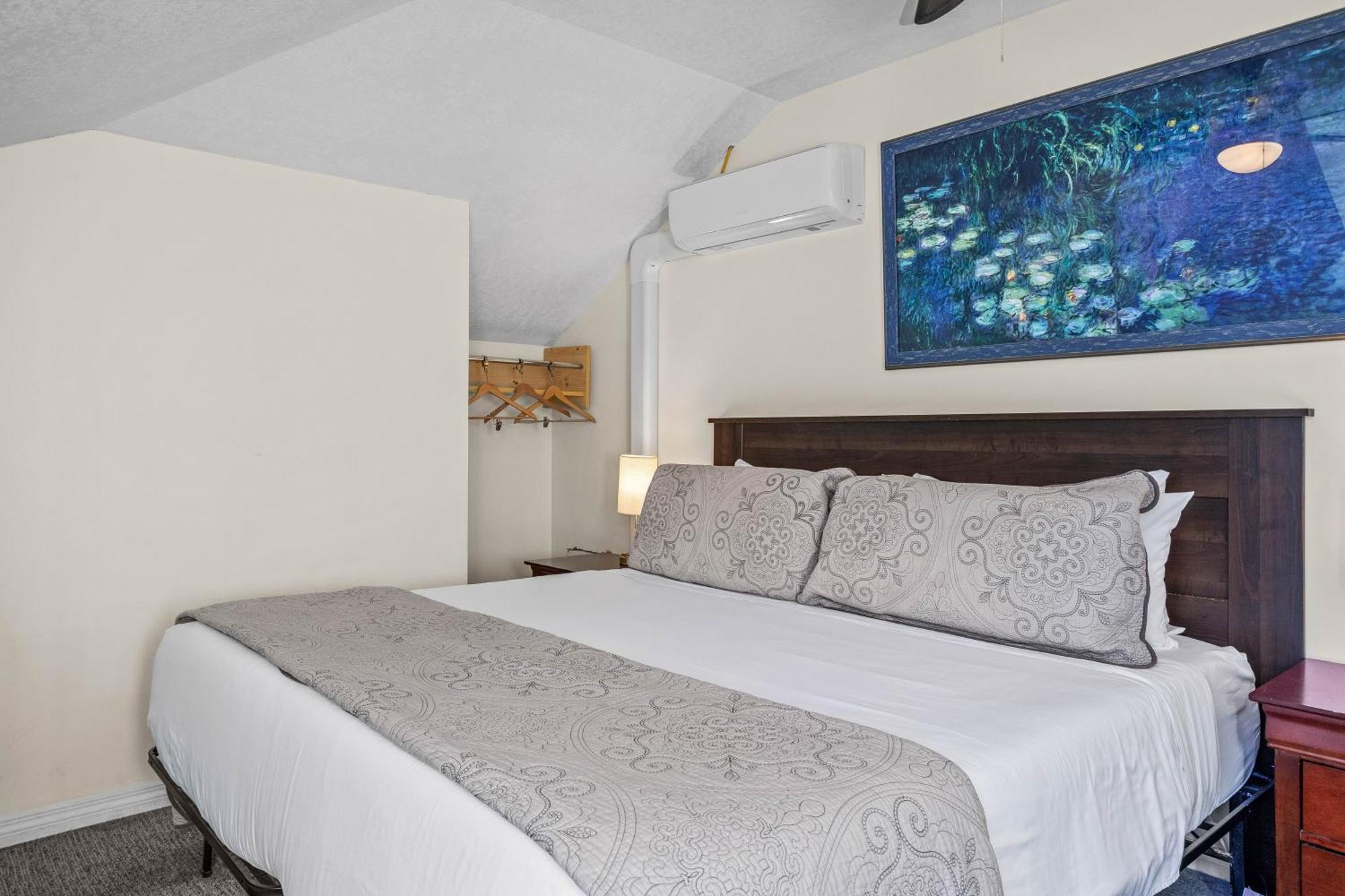 Apartamento B212 Hot Tub, Ac X3, Parking, 2 Min To Banff Gate Canmore Exterior foto