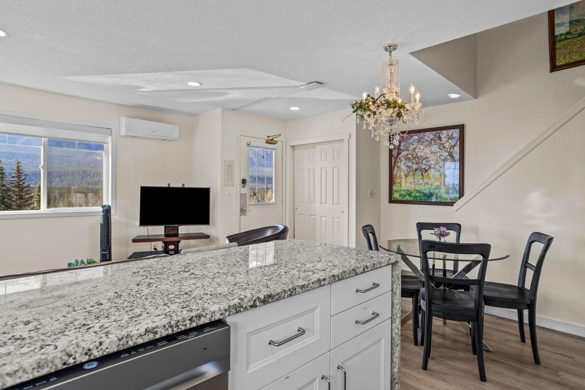 Apartamento B212 Hot Tub, Ac X3, Parking, 2 Min To Banff Gate Canmore Exterior foto