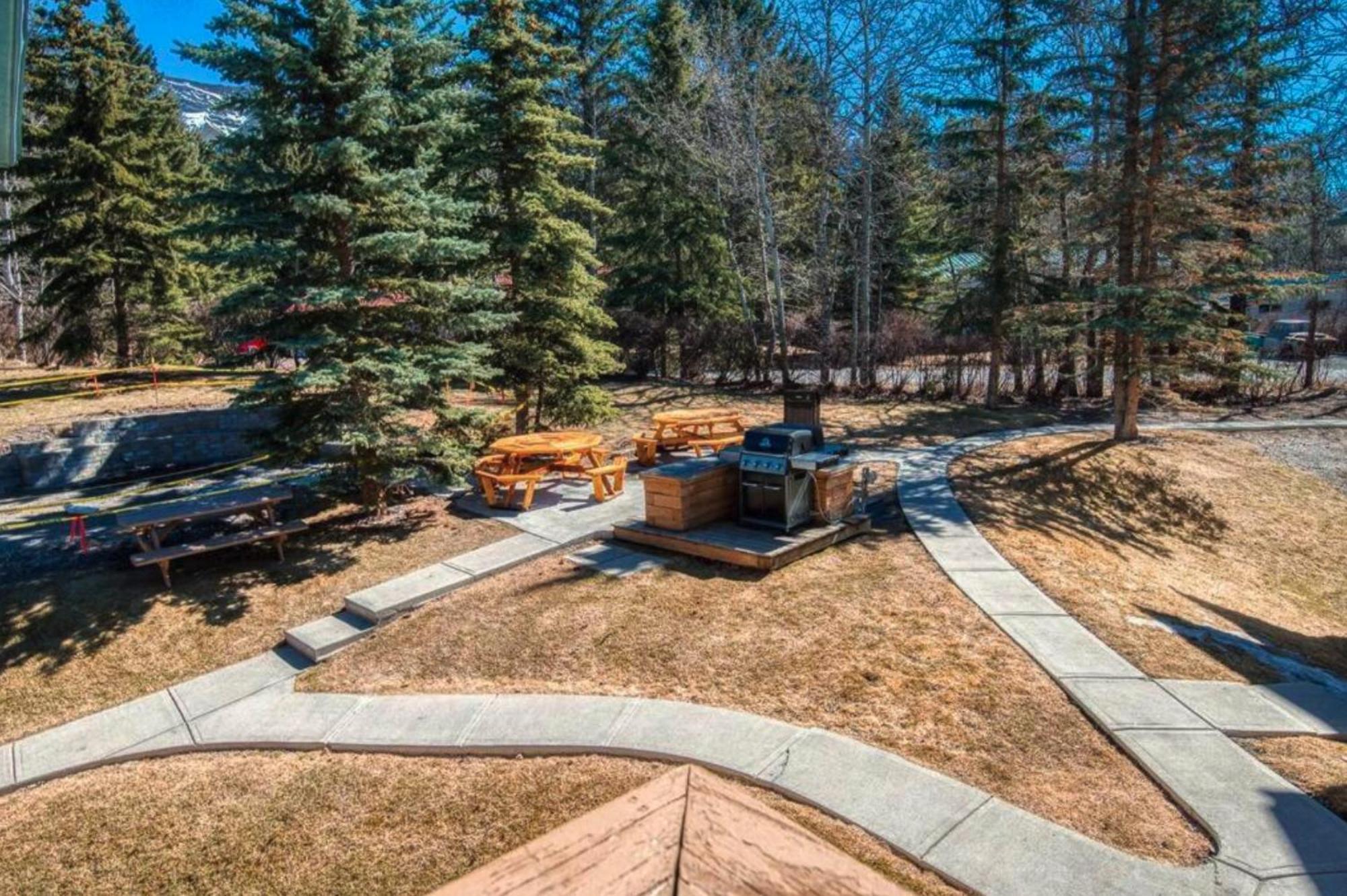 Apartamento B212 Hot Tub, Ac X3, Parking, 2 Min To Banff Gate Canmore Exterior foto