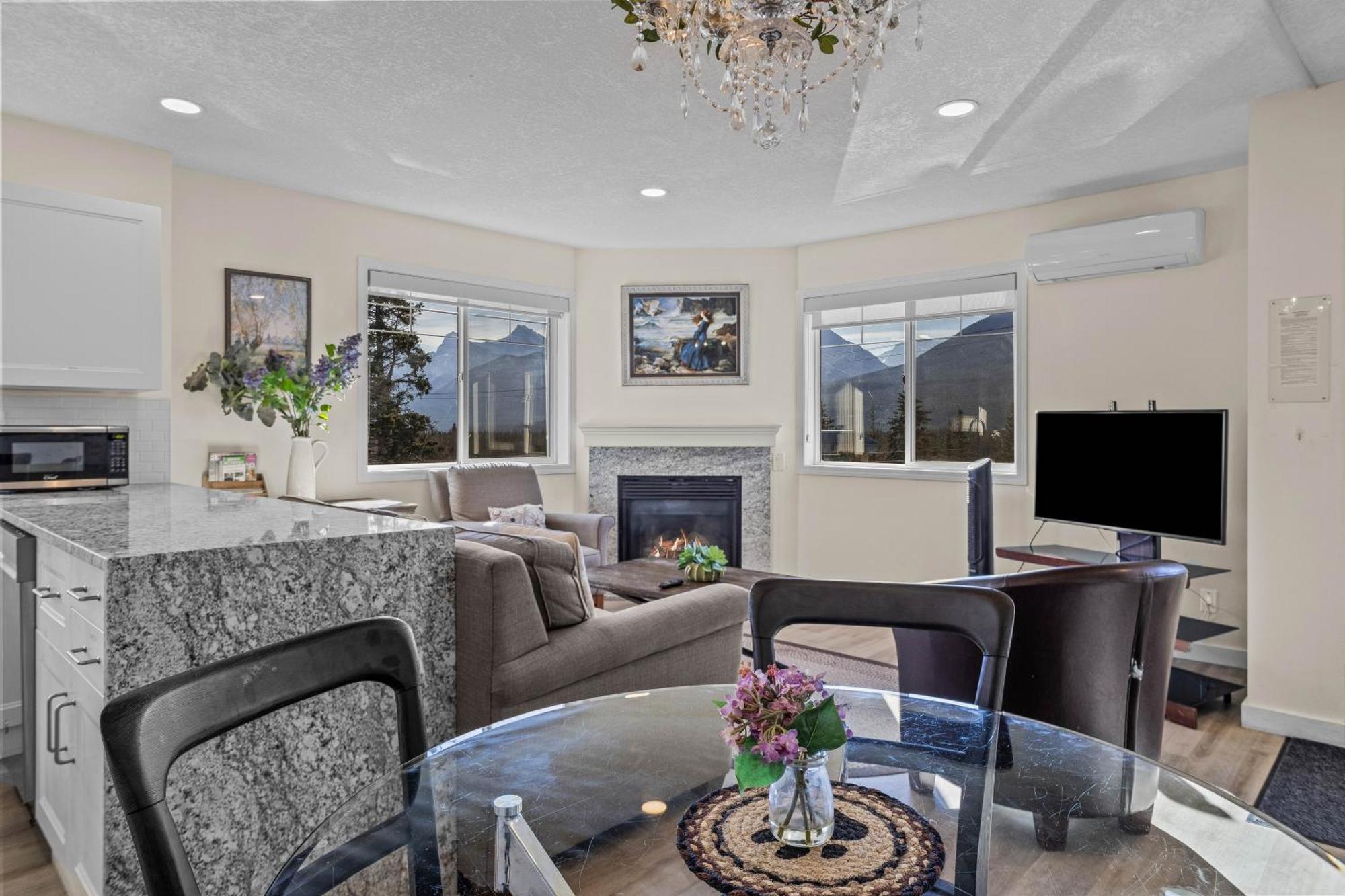 Apartamento B212 Hot Tub, Ac X3, Parking, 2 Min To Banff Gate Canmore Exterior foto