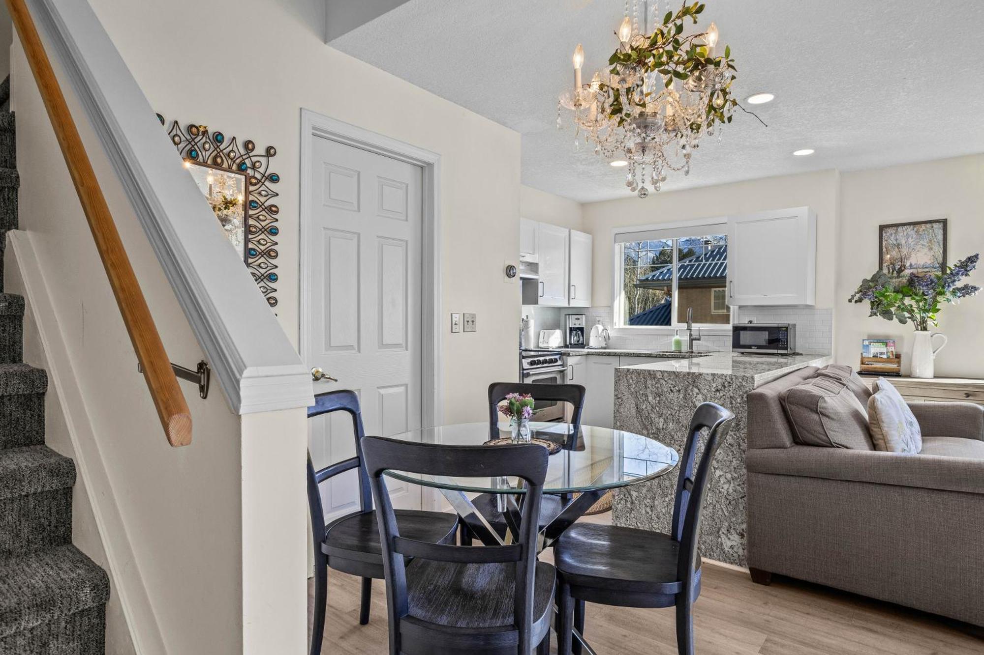 Apartamento B212 Hot Tub, Ac X3, Parking, 2 Min To Banff Gate Canmore Exterior foto