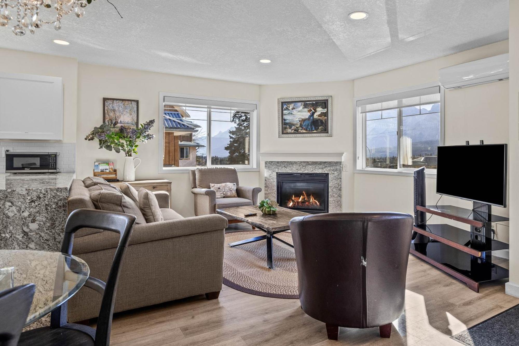 Apartamento B212 Hot Tub, Ac X3, Parking, 2 Min To Banff Gate Canmore Exterior foto