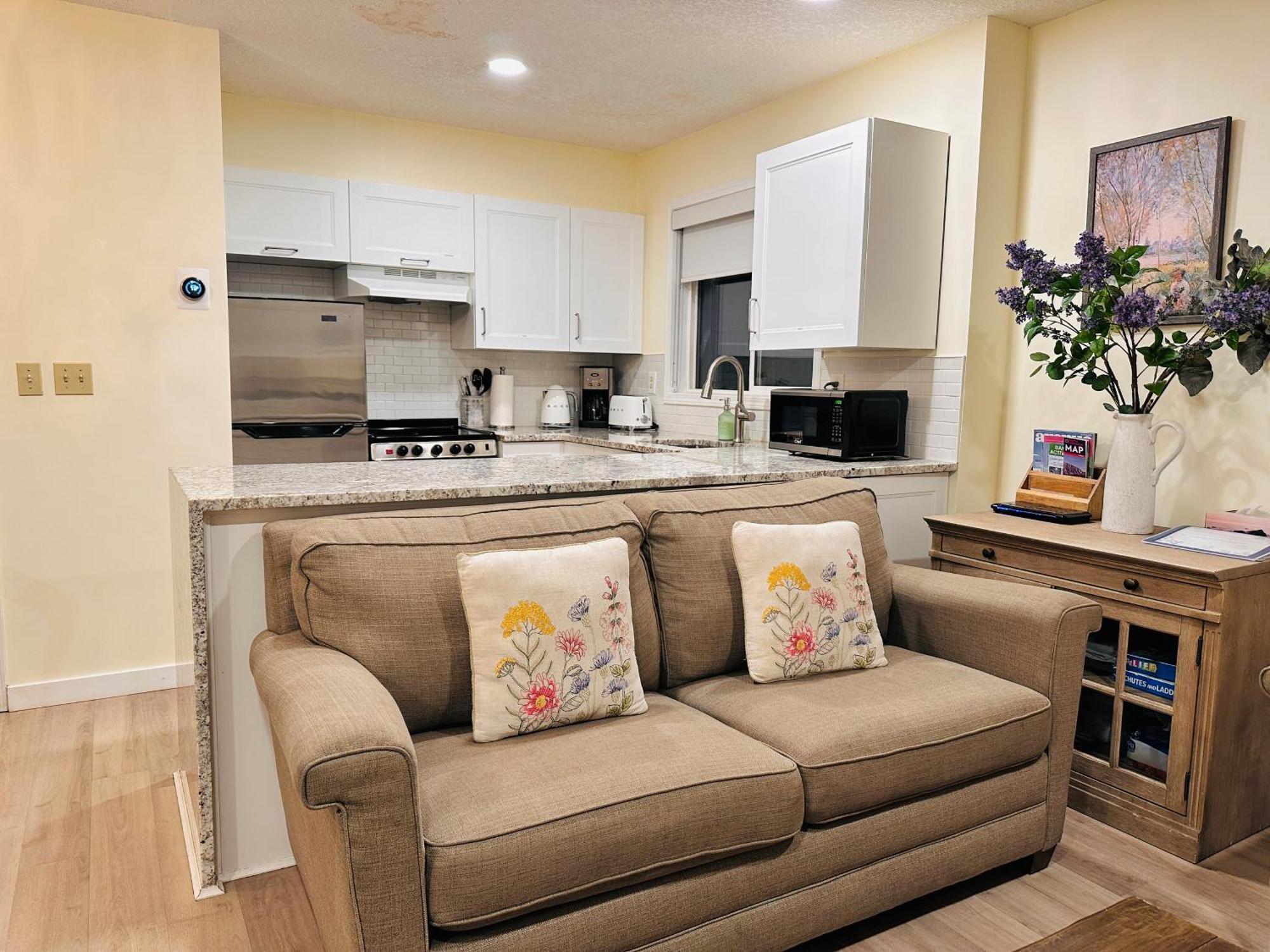 Apartamento B212 Hot Tub, Ac X3, Parking, 2 Min To Banff Gate Canmore Exterior foto